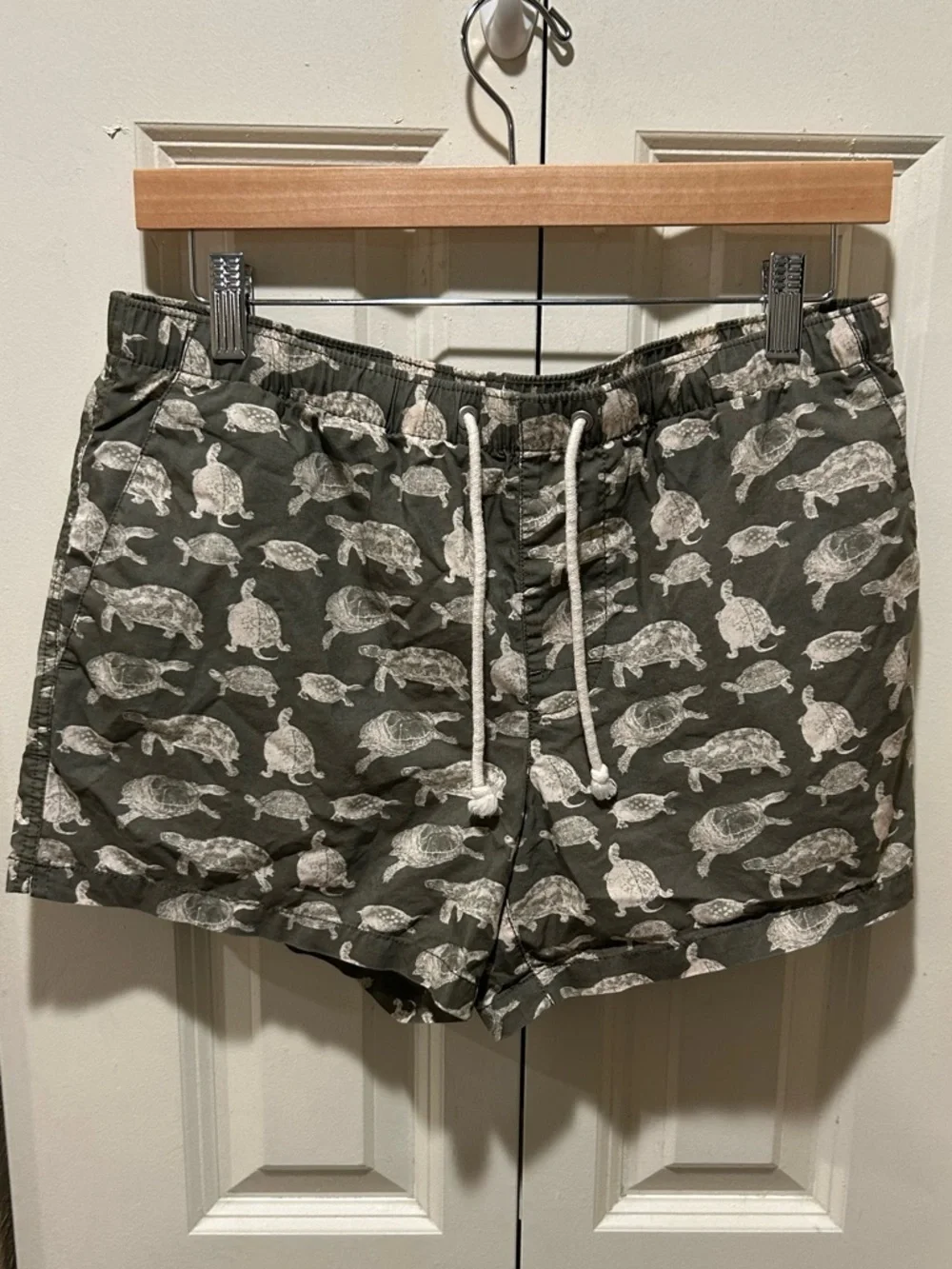Club‎ Monaco Swim Shorts 4” Turtle Print , Small